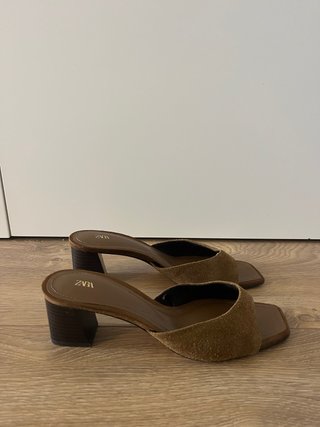 Sandalias Zara tacón marrón T38 Uso de 1 dia