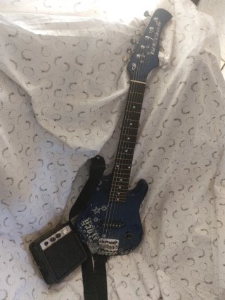 Guitarra Eléctrica Play On 3/4