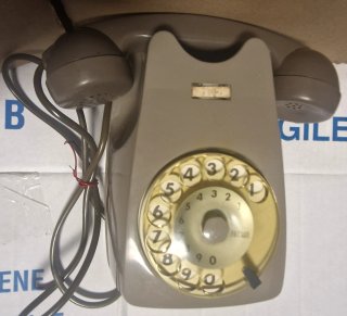 Telefono a muro SIP grigio a disco
