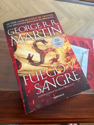 Fuego y sangre : 300 años antes de Juego de Tro...