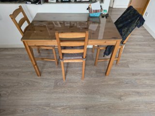 Mesa comedor madera y cristal Ikea + 4 sillas