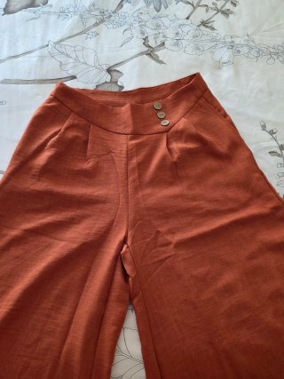 Conjunto de pantalón y chaleco naranja