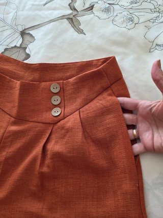 Conjunto de pantalón y chaleco naranja
