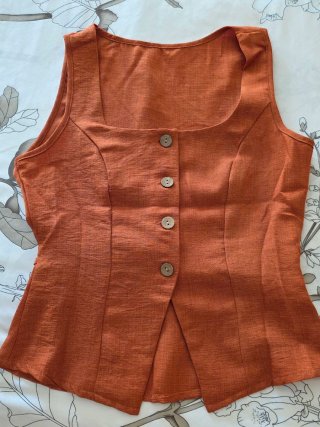 Conjunto de pantalón y chaleco naranja