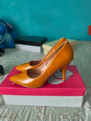 Zapatos de tacón MARYPAZ amarillos talla 37