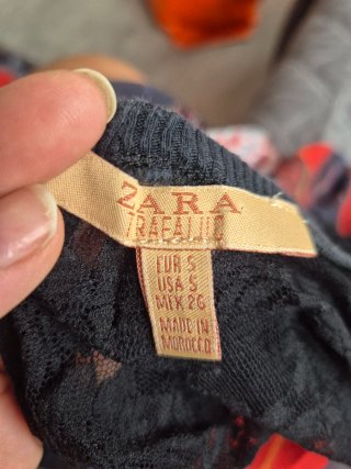 Blusa de cuadros roja y negra