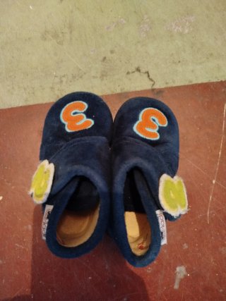 Zapatillas casa bebé azul con número 21