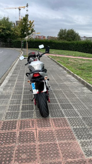 Kawasaki ER-6n Naked Plata y Rojo