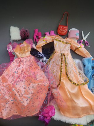Lote mattel 3 Barbie +Ken+vestidos accesori+7china