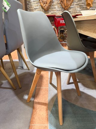 Mesa extensible y 6 sillas