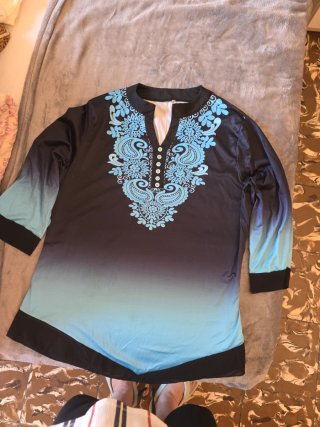 Blusa degradada azul y negra