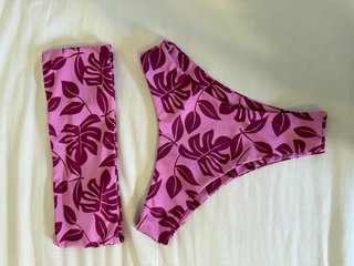 Bikini rosa hojas moradas