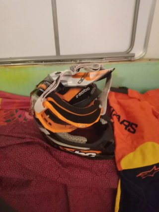 Casco Motocross Infantil Naranja y Negro marcahebo