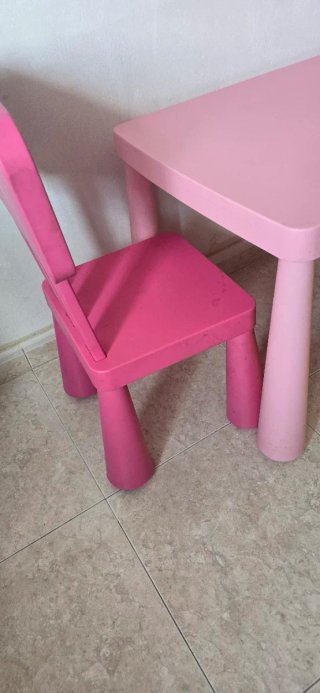 Mesa y 2 Sillas Infantiles Rosa