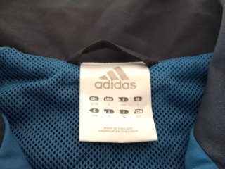 Chaqueta deportiva Adidas azul y negra
