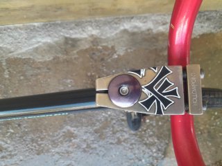 Bicicleta BMX Negra y Roja