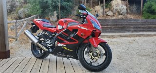 Honda CBR 600 F Sport Roja y Negra