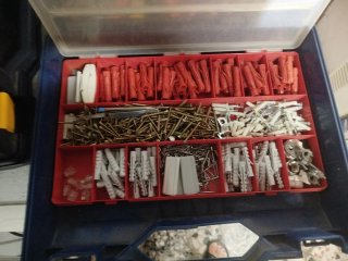 Maletín herramientas, tornillos y multímetro