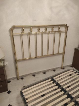 Cabecero de cama metálico dorado