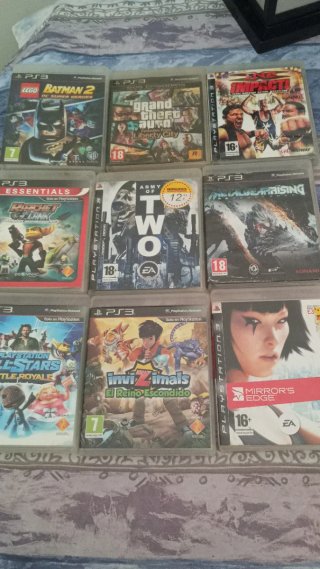 PlayStation 3 con juegos y mando