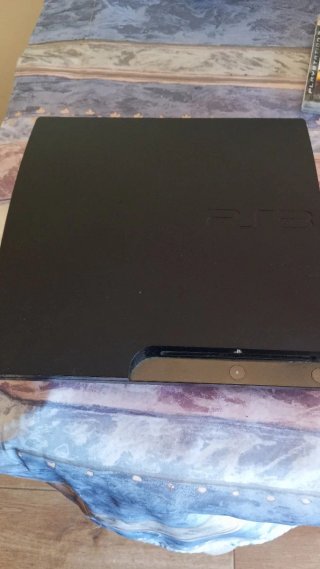 PlayStation 3 con juegos y mando
