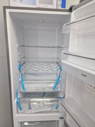 Nevera combi nueva con tara .Dispensador de agua
