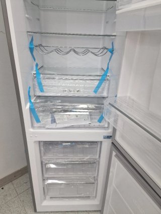 Nevera combi nueva con tara .Dispensador de agua
