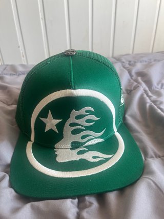 Gorra Hellstar Plana Verde y Blanca