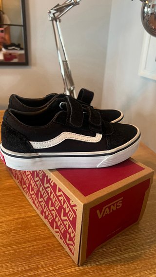 Zapatillas Vans niño negras velcro Sin uso.