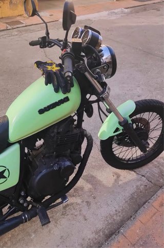 Suzuki GN250 Verde/Negra