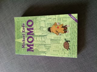 Momo o l'estranya història dels lladres de temp...