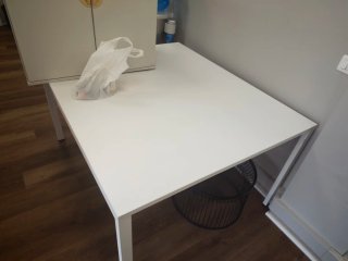 Mesa de oficina grande blanca
