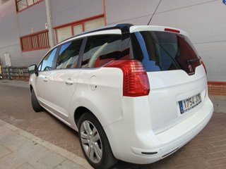 PEUGEOT 5008 Access 1.6 VTi 120