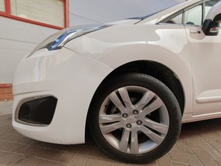 PEUGEOT 5008 Access 1.6 VTi 120