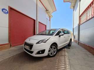 PEUGEOT 5008 Access 1.6 VTi 120