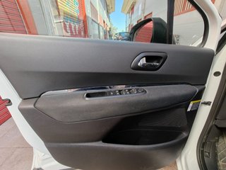 PEUGEOT 5008 Access 1.6 VTi 120