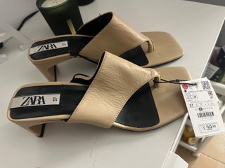 ZARA Sandalias Tacón Beige y Negro Talla 37