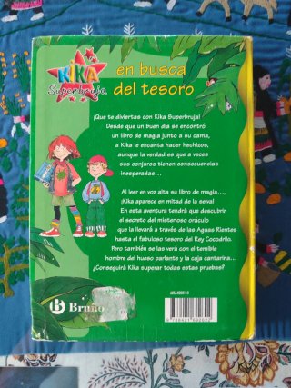 Kika Superbruja y el libro de hechizos