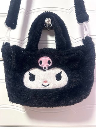 Bolso Kuromi Negro Peluche Rosa