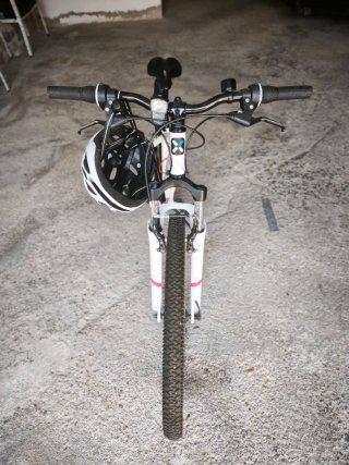 Bicicleta infantil blanca