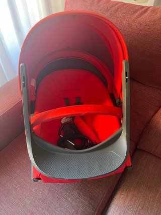 Silla de paseo Stokke Xplory roja