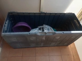 Baúl exterior de plástico gris