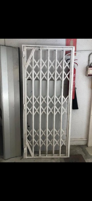 Puerta de seguridad extensible.