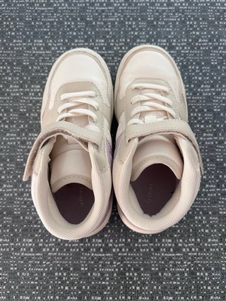 Zapatillas niña altas color beige y rosa