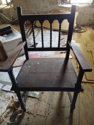 Sillón de obispo tallado madera
