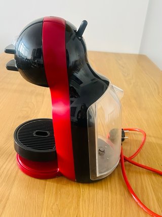 Cafetera Dolce Gusto Roja