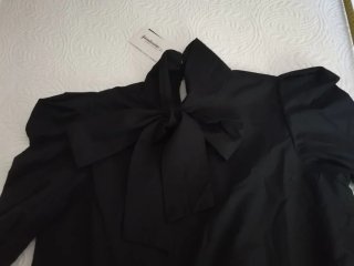 Camisa negra con lazo