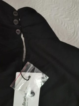 Camisa negra con lazo