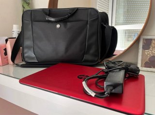 Ordenador portátil HP rojo