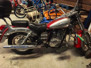 Moto Cruiser Jinlun Roja y Plateada